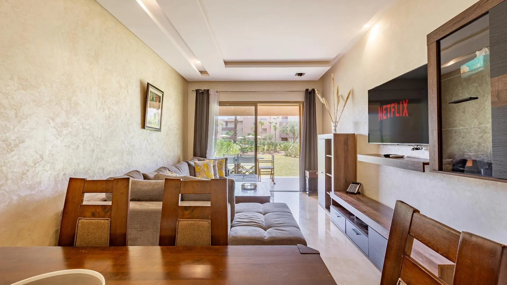 Luxury Garden-Level Apartment With Poolside Serenity Marrakesh 0*,
