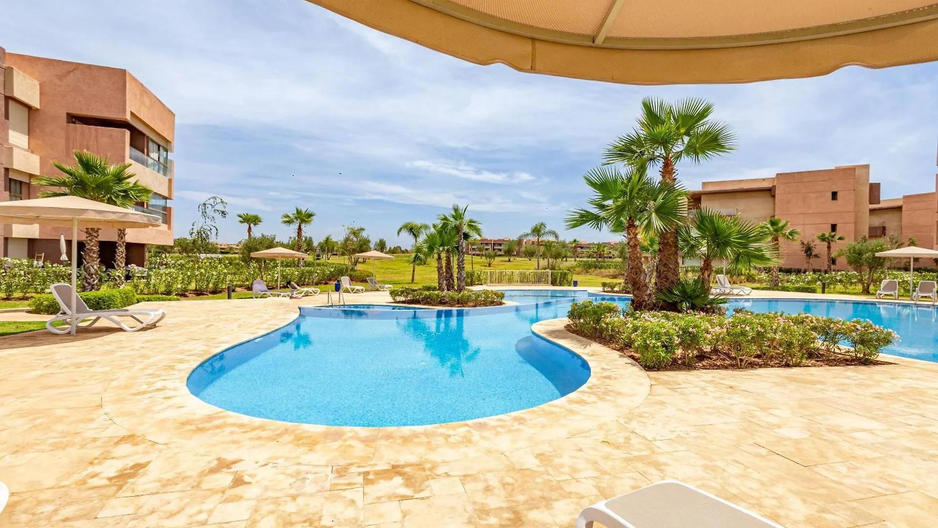 Luxury Garden-Level Apartment With Poolside Serenity Marrakesh
