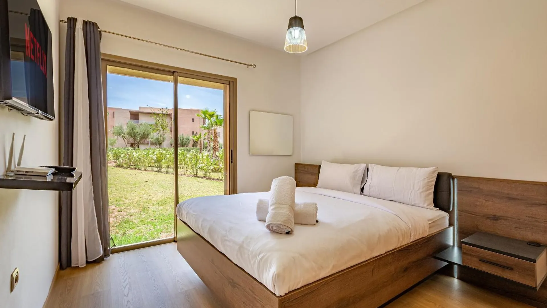 Luxury Garden-Level Apartment With Poolside Serenity Marrakesh