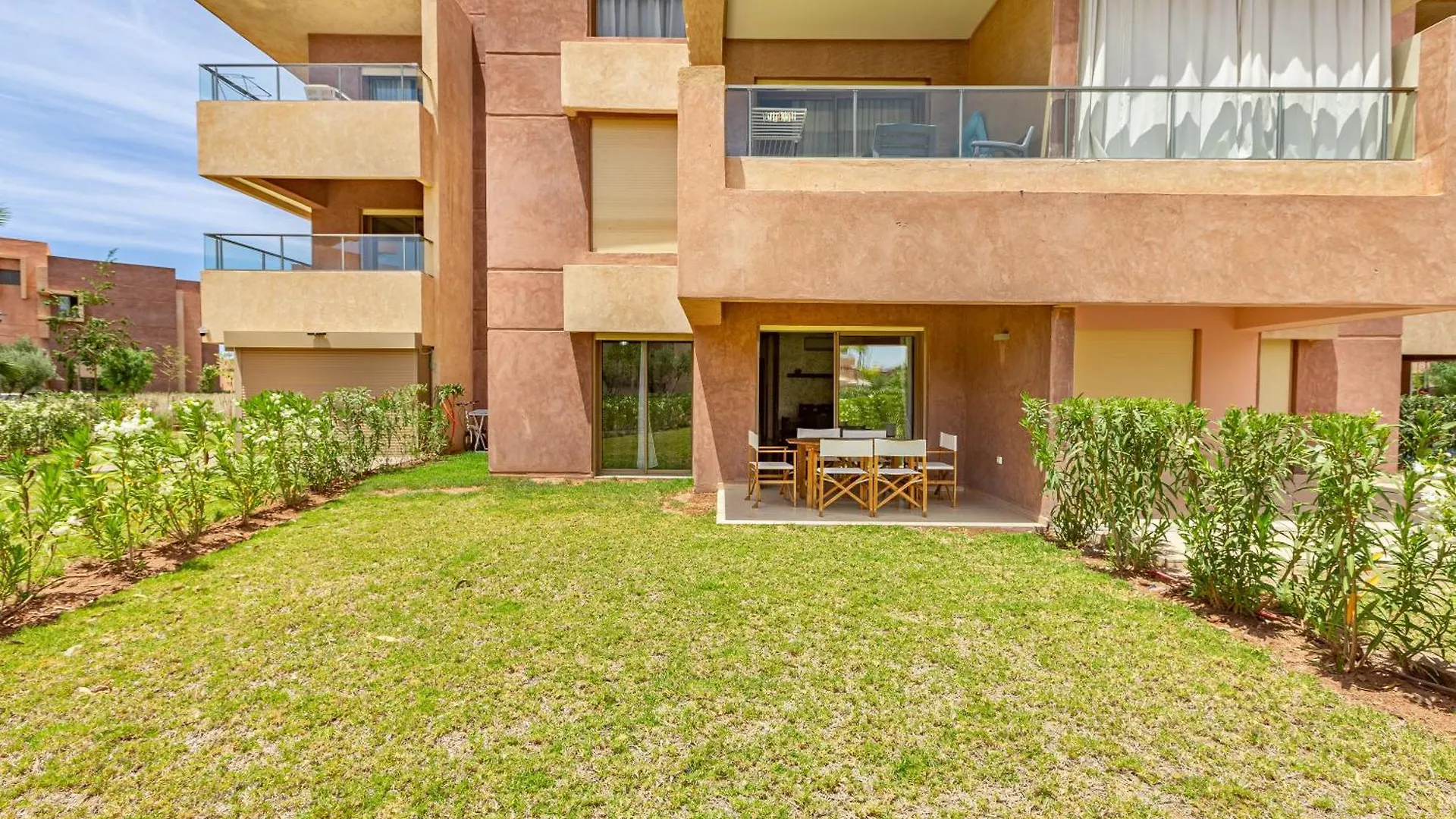 Luxury Garden-Level Apartment With Poolside Serenity Marrakesh 0*,